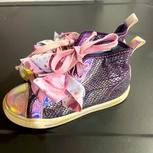 Little girl adorable shoes with bows